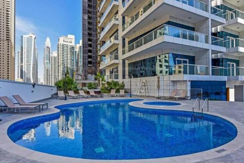 1 BR apartment/ Dubai Marina in Continental Tower