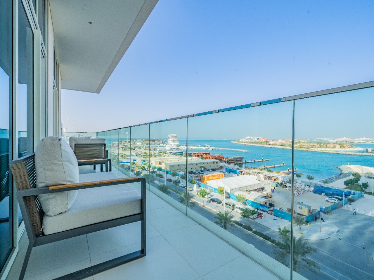 2 BR apartment for rent in BeachFront by EMAAR